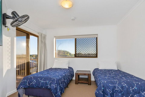 EXCLUSIVE OCEAN VIEW PENTHOUSE On MARINE PARADE - Australian Directory 3