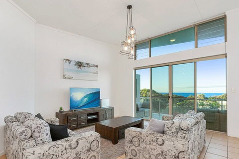 EXCLUSIVE OCEAN VIEW PENTHOUSE On MARINE PARADE - Australian Directory 0