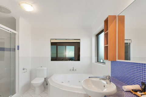 EXCLUSIVE OCEAN VIEW PENTHOUSE On MARINE PARADE - Australian Directory 5