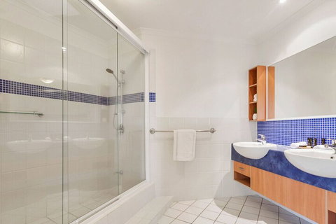 EXCLUSIVE OCEAN VIEW PENTHOUSE On MARINE PARADE - Australian Directory 1