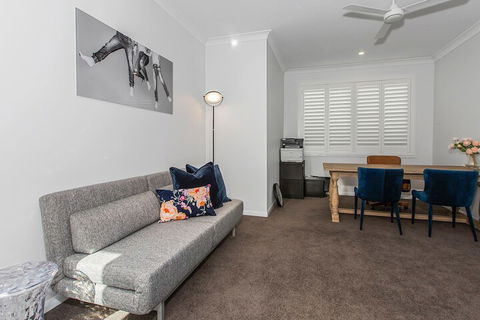 Elegant Beach House On Nautilus - Australian Directory 7