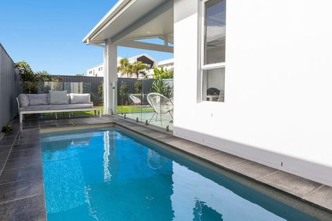 Elegant Beach House On Nautilus - Australian Directory 1