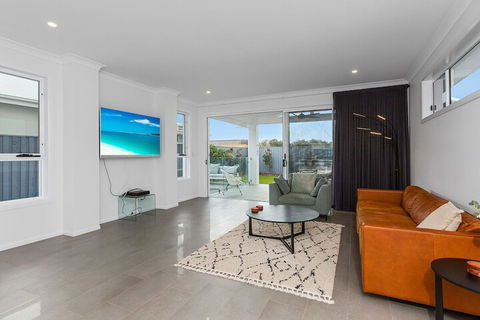 Elegant Beach House On Nautilus - Australian Directory 4