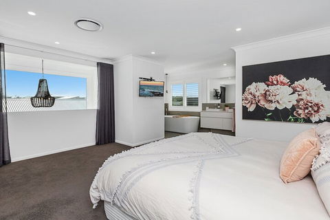 Elegant Beach House On Nautilus - Australian Directory 3