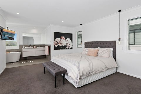 Elegant Beach House On Nautilus - Australian Directory 5