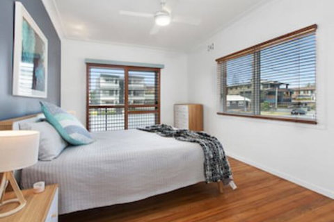BEACH HOUSE On PEARL - Australian Directory 0