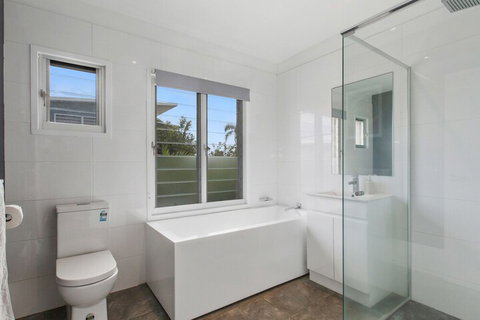 BEACH HOUSE On PEARL - Australian Directory 7