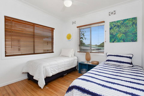 BEACH HOUSE On PEARL - Australian Directory 1