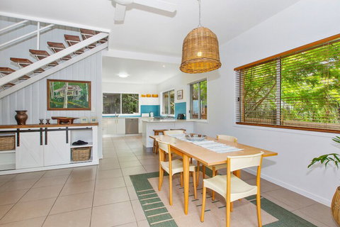 BEACH HOUSE On PEARL - Australian Directory 3