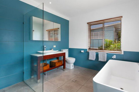 BEACH HOUSE On PEARL - Australian Directory 6