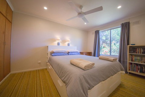 17 Broadbeach Drive - Australian Directory 5
