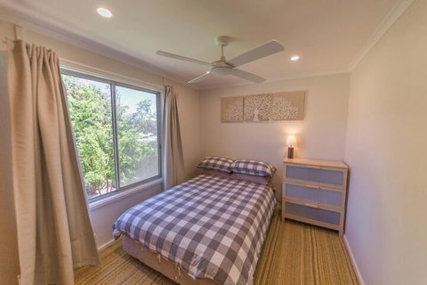 17 Broadbeach Drive - Australian Directory 7