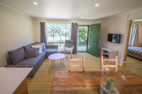17 Broadbeach Drive - Australian Directory 4