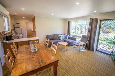 17 Broadbeach Drive - Australian Directory 1