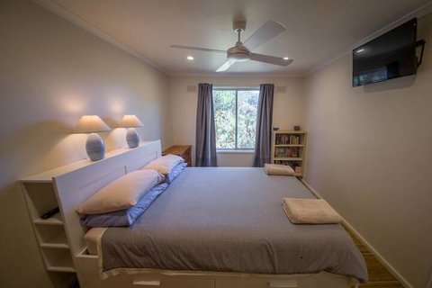 17 Broadbeach Drive - Australian Directory 2