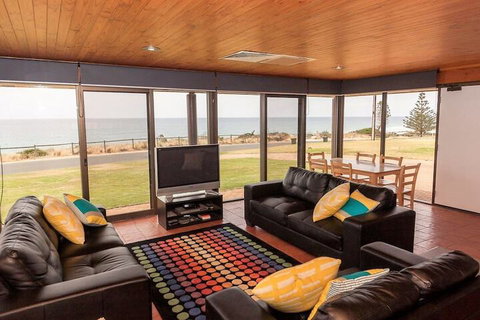 Gold Coast Views 10 Gold Coast Drive - Australian Directory 2