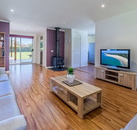 Loch Retreat 550m TO Town - Australian Directory