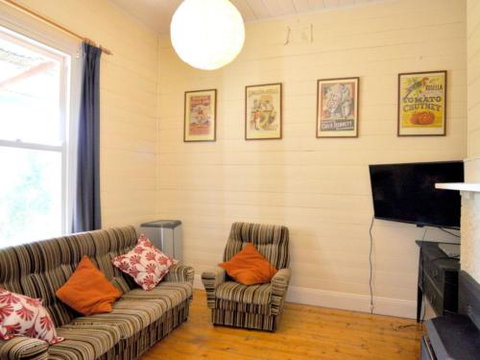 MY Fair Lady External Bathroom PET Friendly - Australian Directory 2
