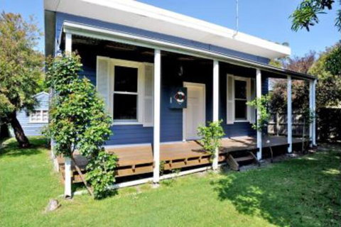 MY Fair Lady External Bathroom PET Friendly - Australian Directory 0