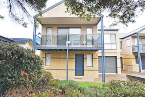 Bliss Close TO Town - Australian Directory 0