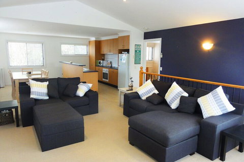 Bliss Close TO Town - Australian Directory 1