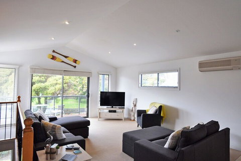Bliss Close TO Town - Australian Directory 6