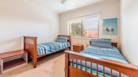 Oceans 11 Surfside Wifi & Foxtel PET Friendly - Australian Directory 2