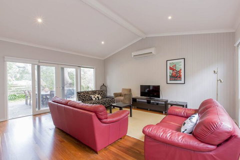 Breezes PET Friendly - Australian Directory 4