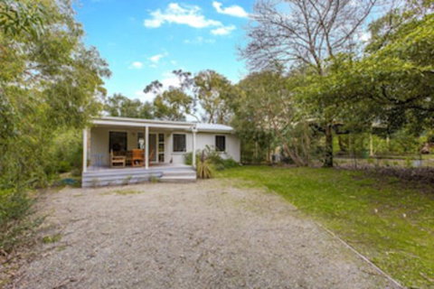 Breezes PET Friendly - Australian Directory 0