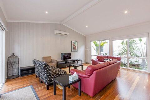 Breezes PET Friendly - Australian Directory 5