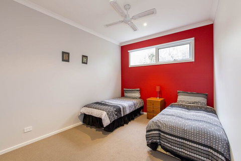 Breezes PET Friendly - Australian Directory 3