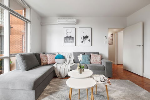 Balcony Retreat Apartment By Ready Set Host - Australian Directory 4