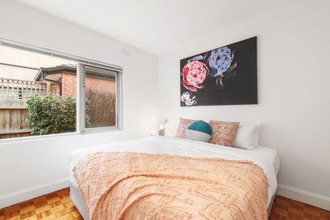 Balcony Retreat Apartment By Ready Set Host - Australian Directory 1