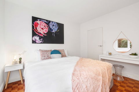 Balcony Retreat Apartment By Ready Set Host - Australian Directory 6