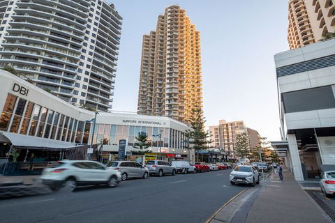 Heart Of Surfers Paradise Ocean Views - Australian Directory 1