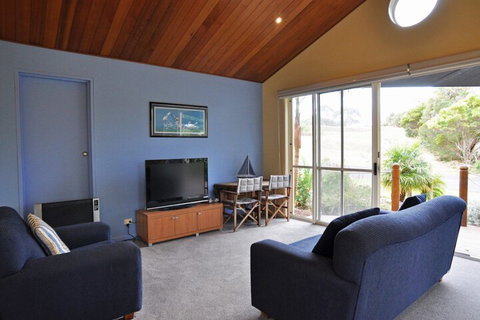THE Sails 4 Linen Included Central Location - Australian Directory 7