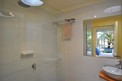 THE Sails 4 Linen Included Central Location - Australian Directory 2