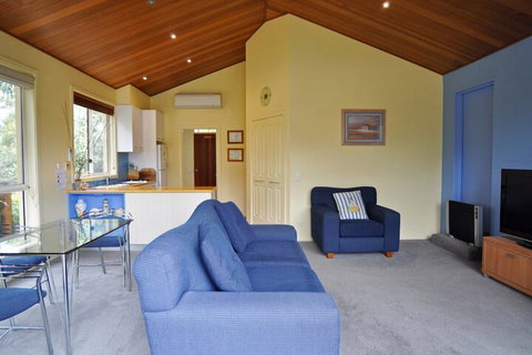 THE Sails 4 Linen Included Central Location - Australian Directory 4