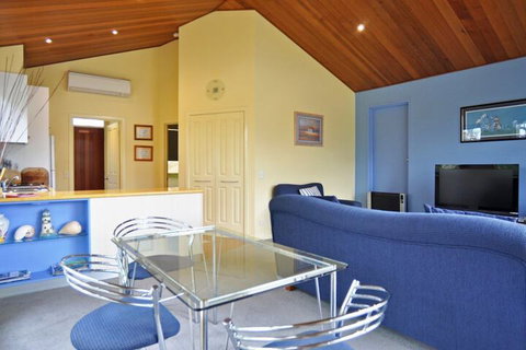 THE Sails 4 Linen Included Central Location - Australian Directory 5