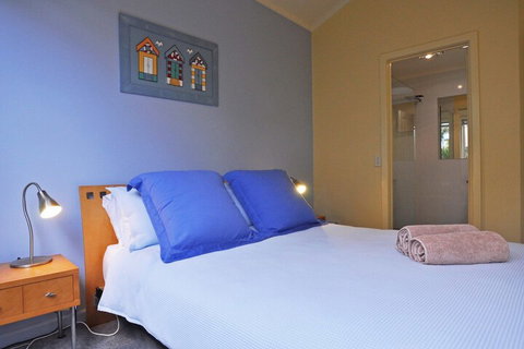 THE Sails 4 Linen Included Central Location - Australian Directory 1