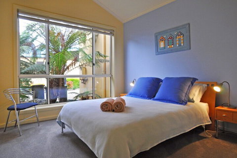 THE Sails 4 Linen Included Central Location - Australian Directory 3