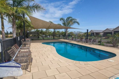 Wenneelys 26 / 45 St. Andrews Boulevard - Australian Directory 6