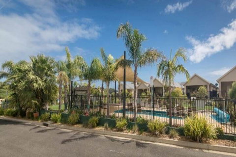 Wenneelys 26 / 45 St. Andrews Boulevard - Australian Directory 1