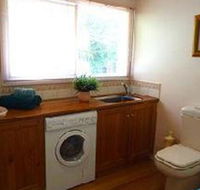 Australian Home Away at Eltham Venn Cottage - Australian Directory