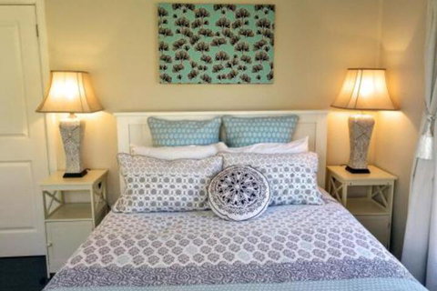 Magnolia Corner - Australian Directory 0