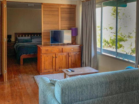 Longbeach House - Australian Directory 3