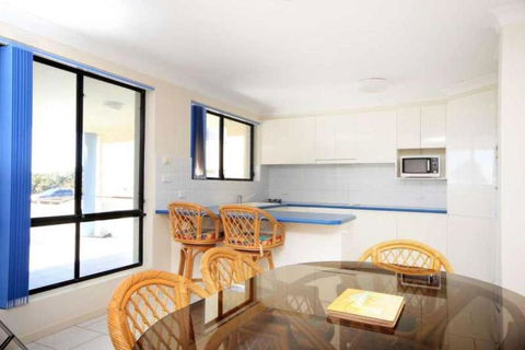 Hi Surf Unit 1 92 Head St. Forster - Australian Directory 1