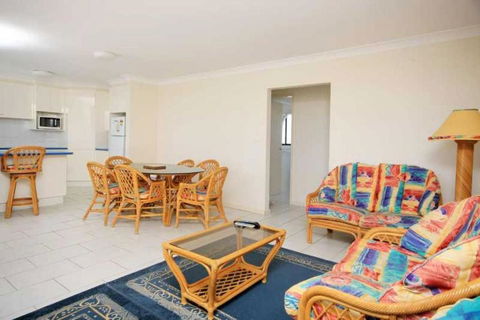 Hi Surf Unit 1 92 Head St. Forster - Australian Directory 6