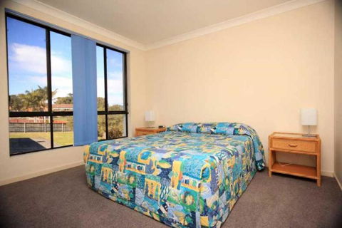 Hi Surf Unit 1 92 Head St. Forster - Australian Directory 4