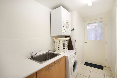Unit 2 Sea Breeze Villas Coolum Beach - Australian Directory 2